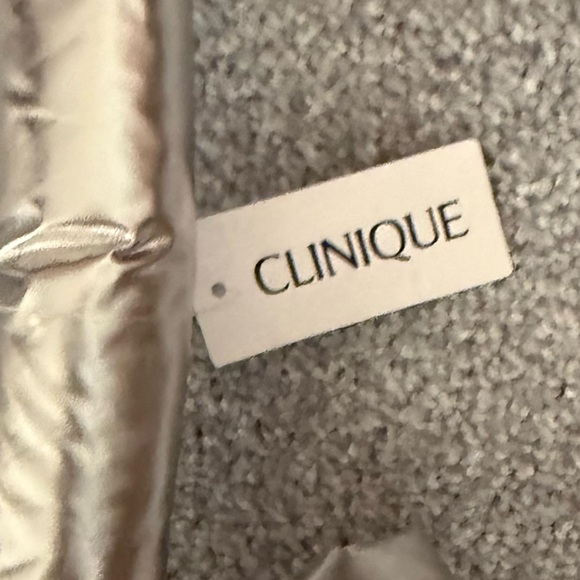 Bundle of SPACE BAGS! Silver Quilted Clinique Tote & Star Wars Crossbody lot - Picture 2 of 4